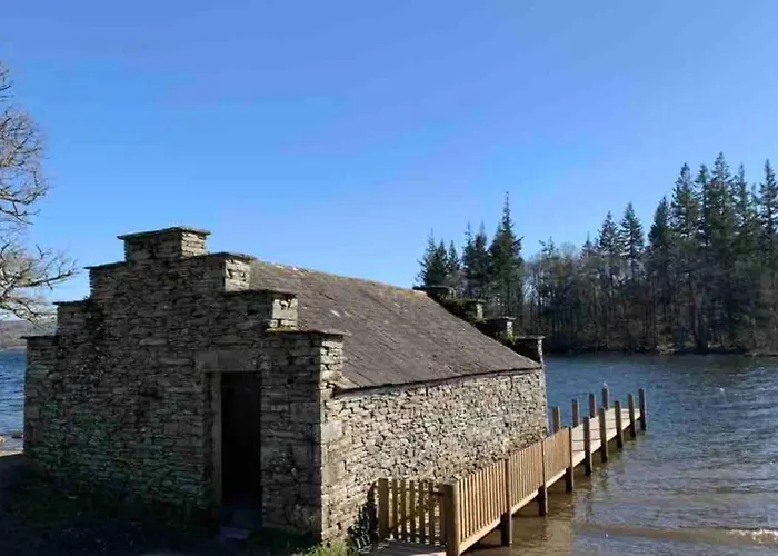 Rose Cottage, Windermere Centre, Lake Access
