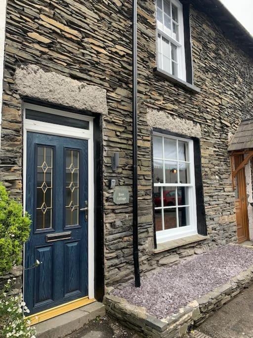Rose Cottage, Centre, Access *